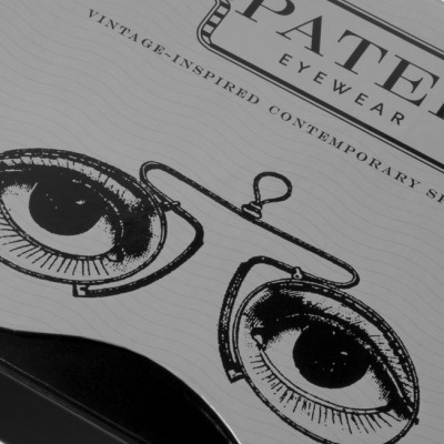 Pater-eyewear-curve-edge-folder-tray-handle-detail-artwork